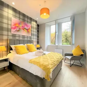Chic, Newly Reno'd 1 Bed Open Plan, Nr The Meadows Apartment