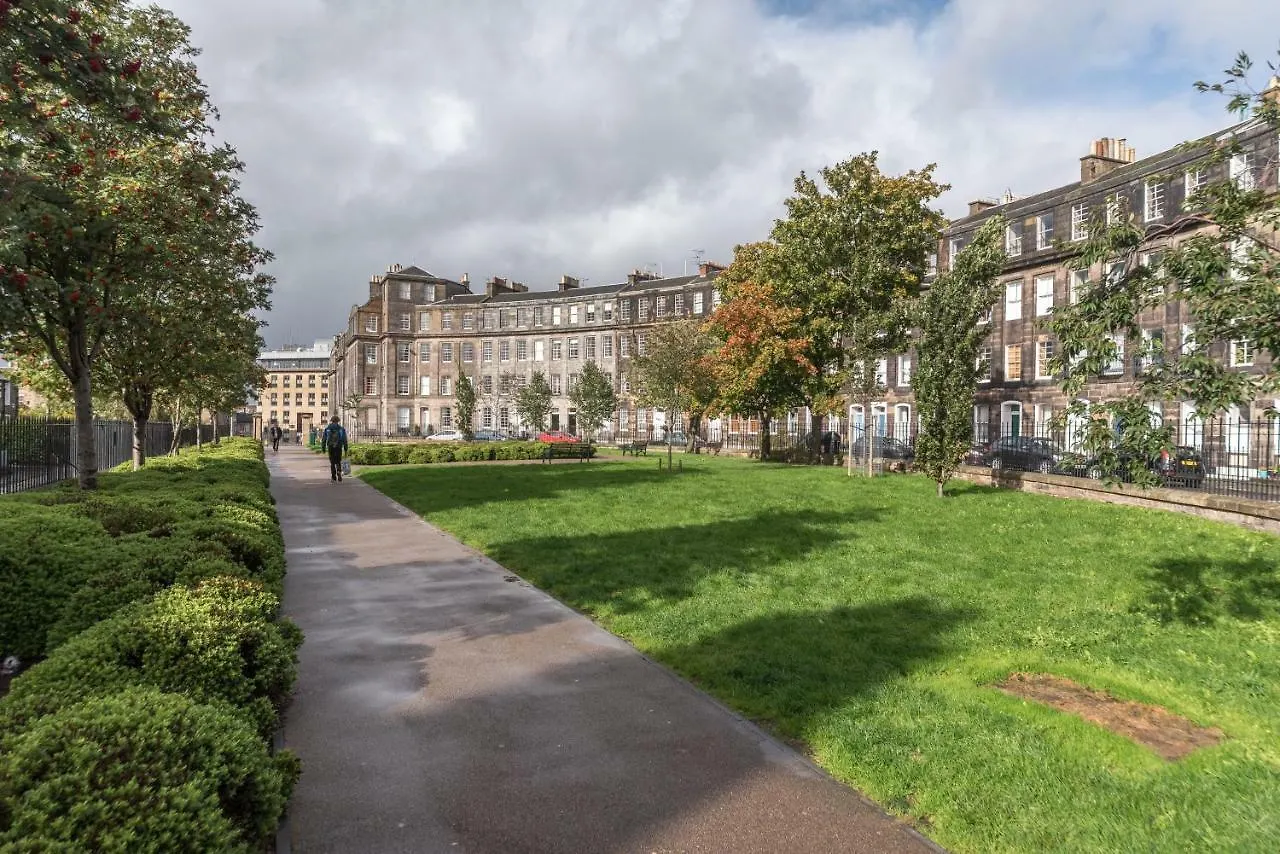 Spacious & Unique City Central 1 Bed With Wifi Edinburgh 0*,  United Kingdom