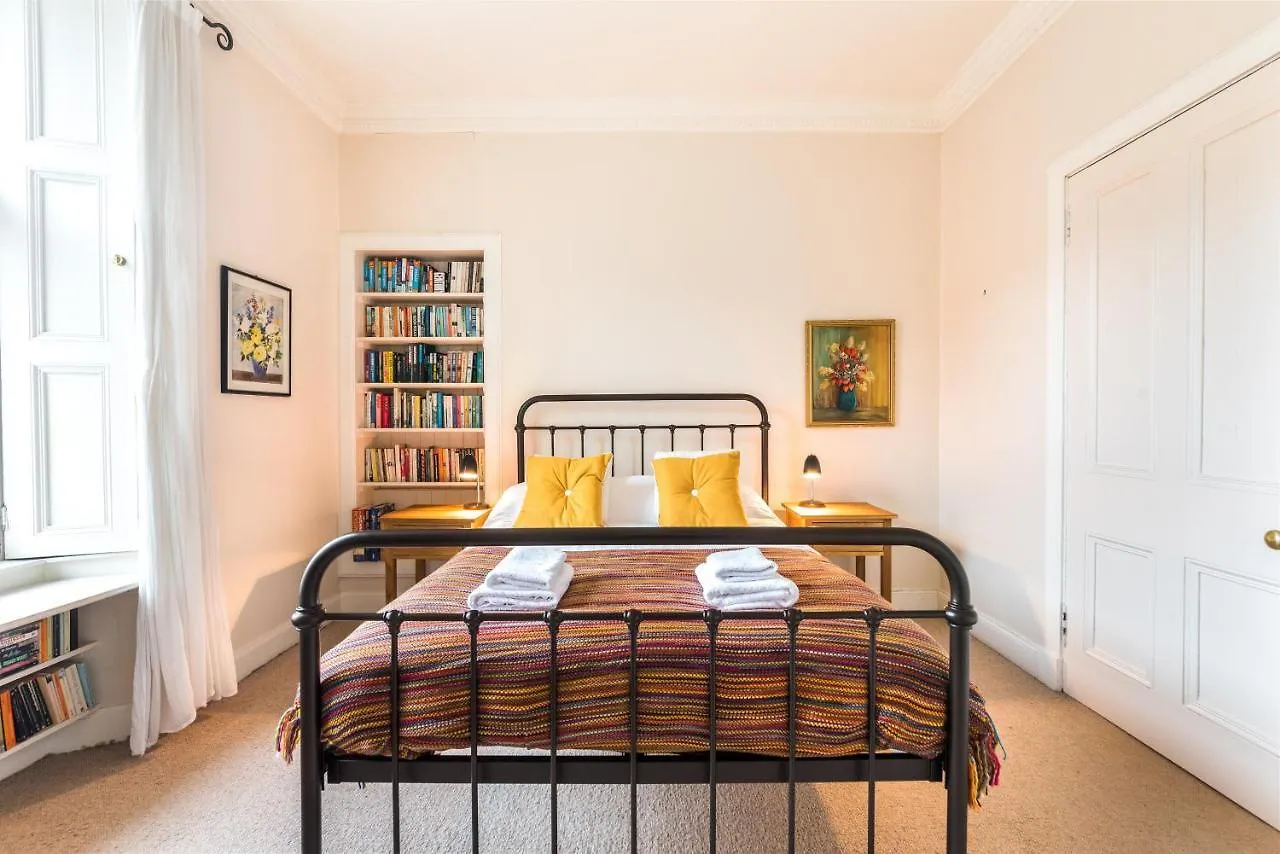 Spacious & Unique City Central 1 Bed With Wifi Edinburgh Apartment